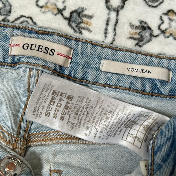Guess distressed mom jeans sz 27 - Picture 2 of 3